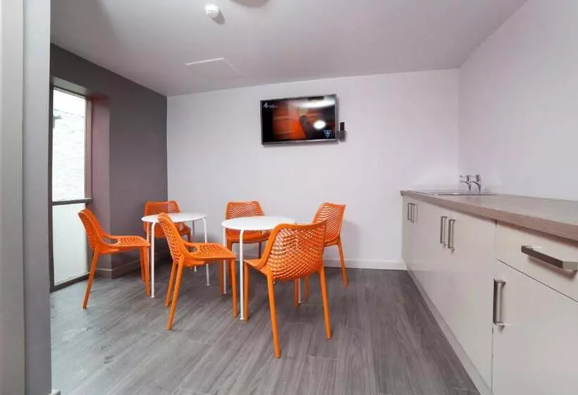 Sleeperdorm   Hostel