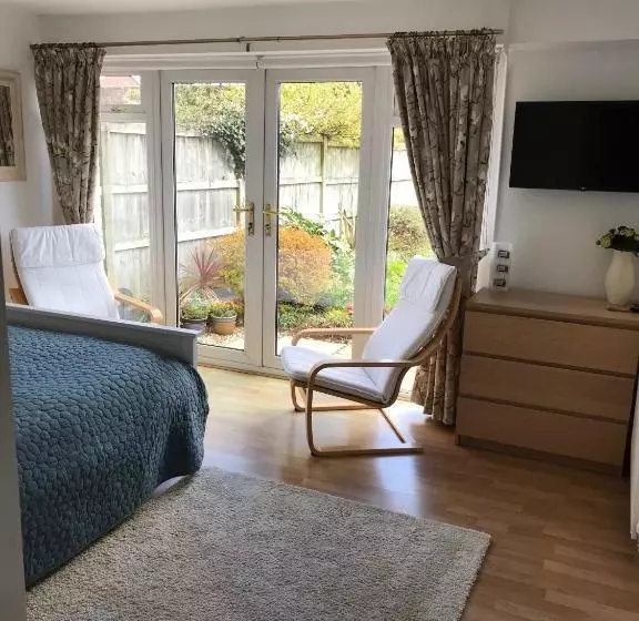 Bed and Breakfast Garden Studio