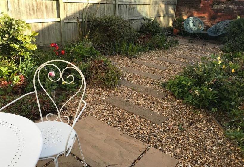 Bed and Breakfast Garden Studio