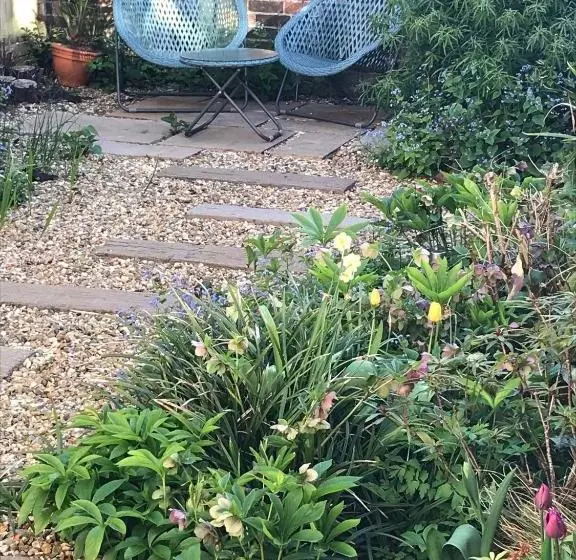 Bed and Breakfast Garden Studio