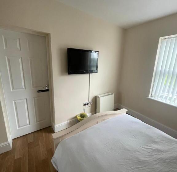 צימר Mersey View Hotel & Pub