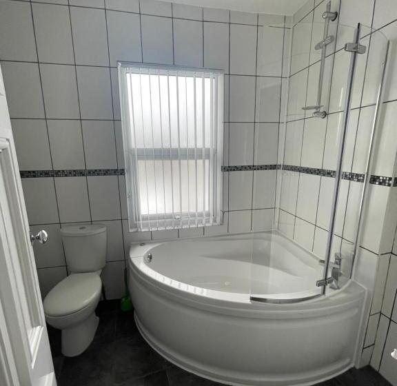 צימר Mersey View Hotel & Pub