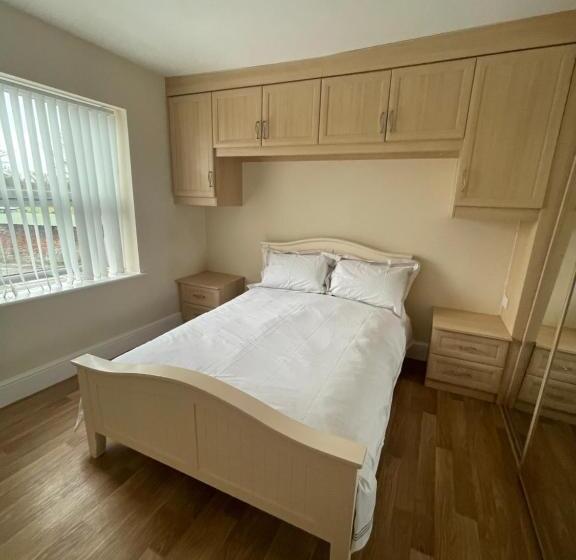 צימר Mersey View Hotel & Pub