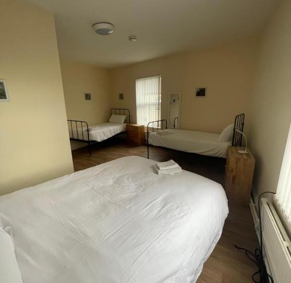 צימר Mersey View Hotel & Pub