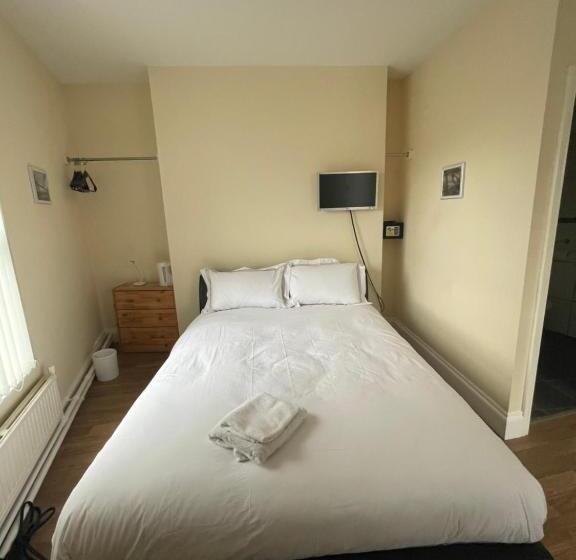 צימר Mersey View Hotel & Pub