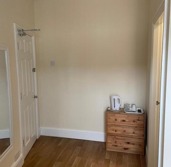 צימר Mersey View Hotel & Pub