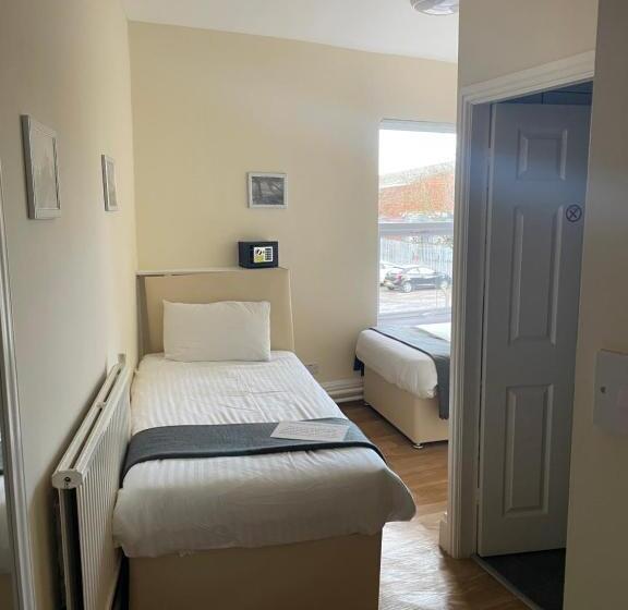 צימר Mersey View Hotel & Pub