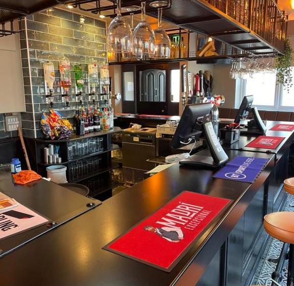 צימר Mersey View Hotel & Pub