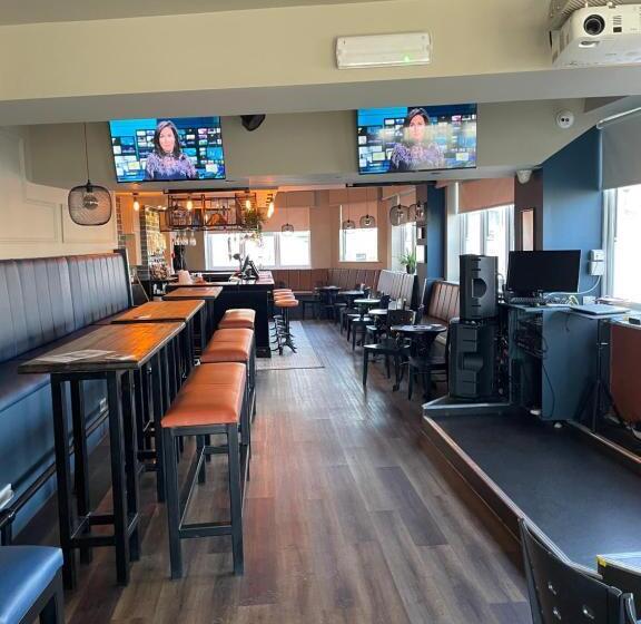 צימר Mersey View Hotel & Pub