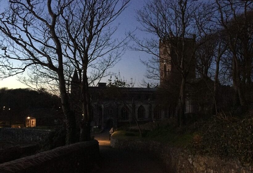 Ramsey House   Luxury Licensed B&b   Parking And Guest Lounge