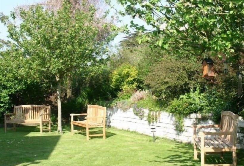 Ramsey House   Luxury Licensed B&b   Parking And Guest Lounge