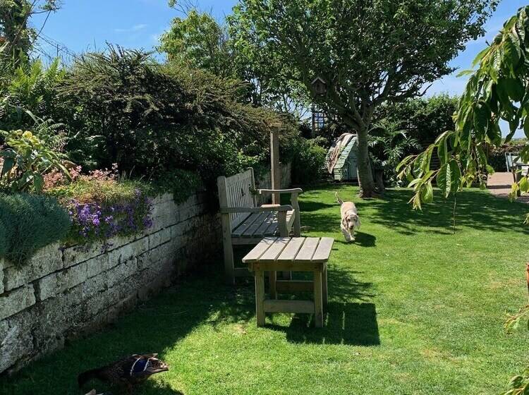 Ramsey House   Luxury Licensed B&b   Parking And Guest Lounge