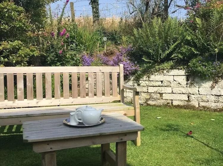 Ramsey House   Luxury Licensed B&b   Parking And Guest Lounge