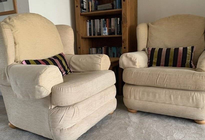 Ramsey House   Luxury Licensed B&b   Parking And Guest Lounge