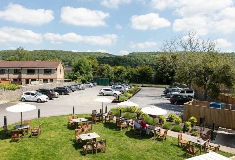 בית מלון כפרי The Bath Arms