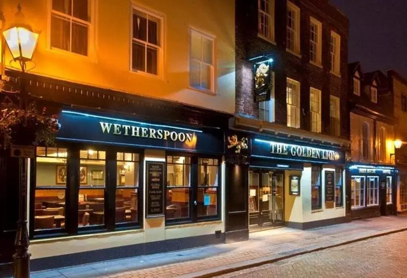 ホテル The Golden Lion Wetherspoon
