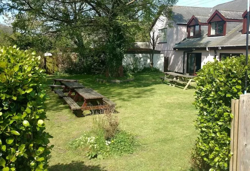 Hotelli Trewern Arms