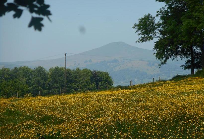 Llansabbath Country Farmhouse B&b