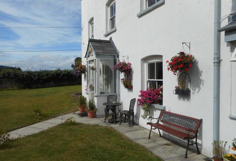 Llansabbath Country Farmhouse B&b