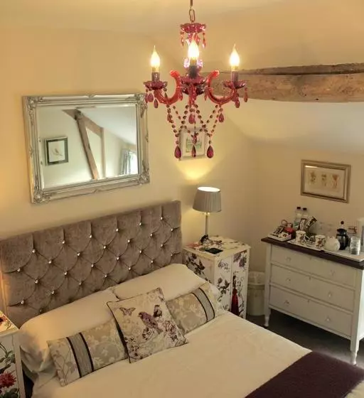 Llansabbath Country Farmhouse B&b