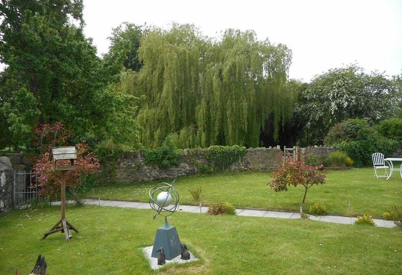 Llansabbath Country Farmhouse B&b