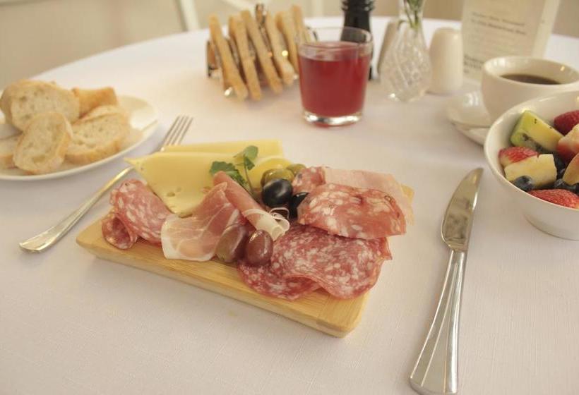 Llansabbath Country Farmhouse B&b