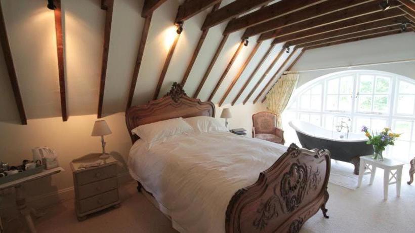 تختخواب و صبحانه Cherry Orchard Farm