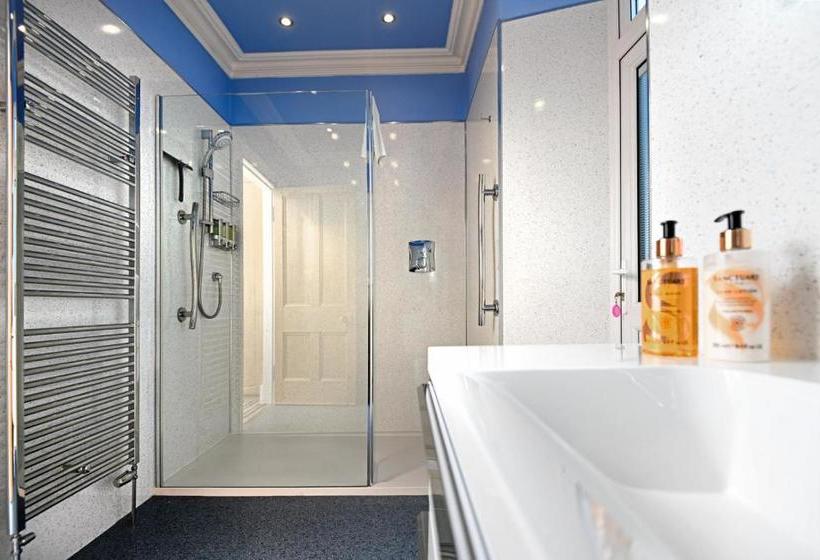 Aamiaismajoitus (B&B) Kerr Cottage