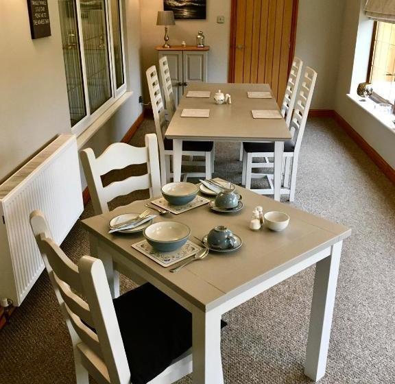 مبيت وإفطار Linden Tree Holiday Apartments