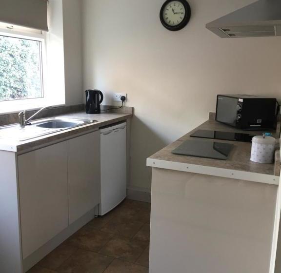 مبيت وإفطار Linden Tree Holiday Apartments