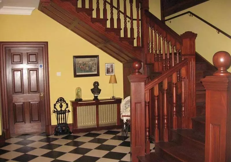 Aamiaismajoitus (B&B) Necarne Manor