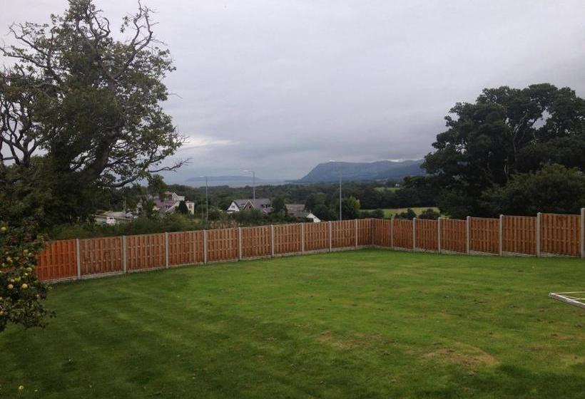 تختخواب و صبحانه Orme View Lodges