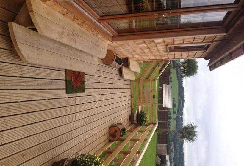 تختخواب و صبحانه Orme View Lodges