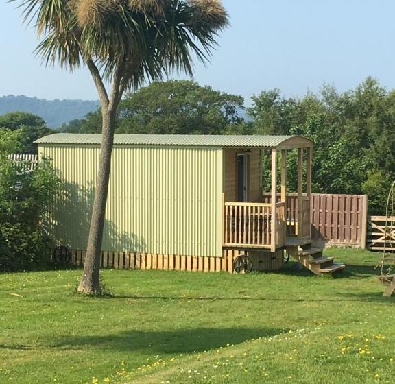 تختخواب و صبحانه Orme View Lodges