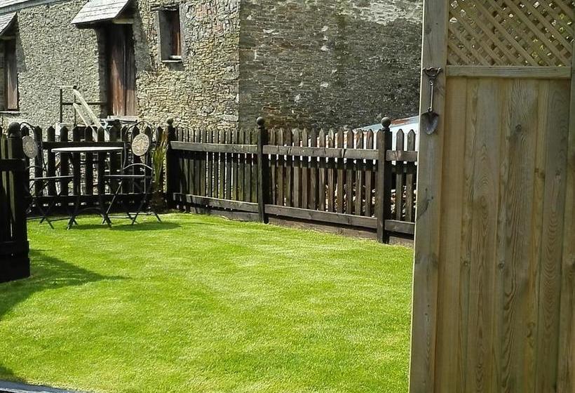 مبيت وإفطار Rowan Lodge