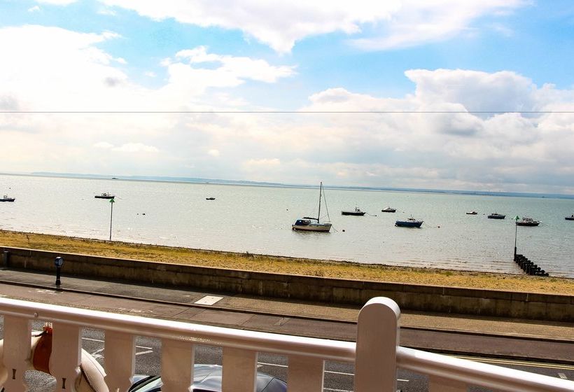 مبيت وإفطار The Bay