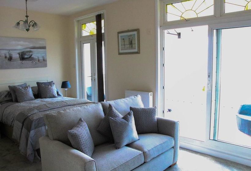 مبيت وإفطار The Bay