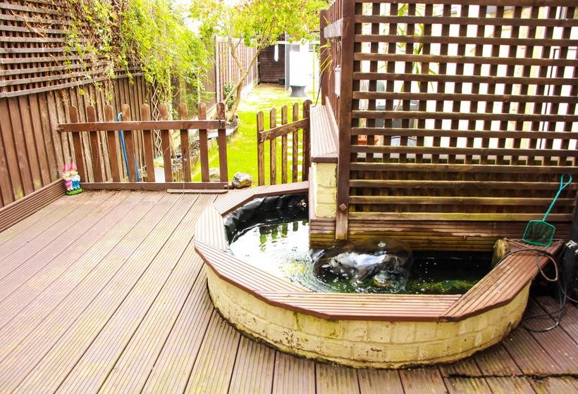 مبيت وإفطار The Bay