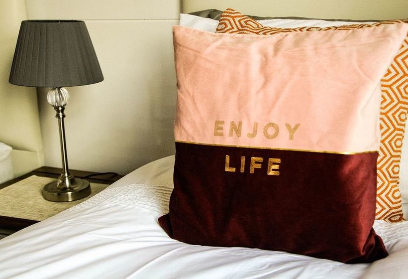 مبيت وإفطار The Bay