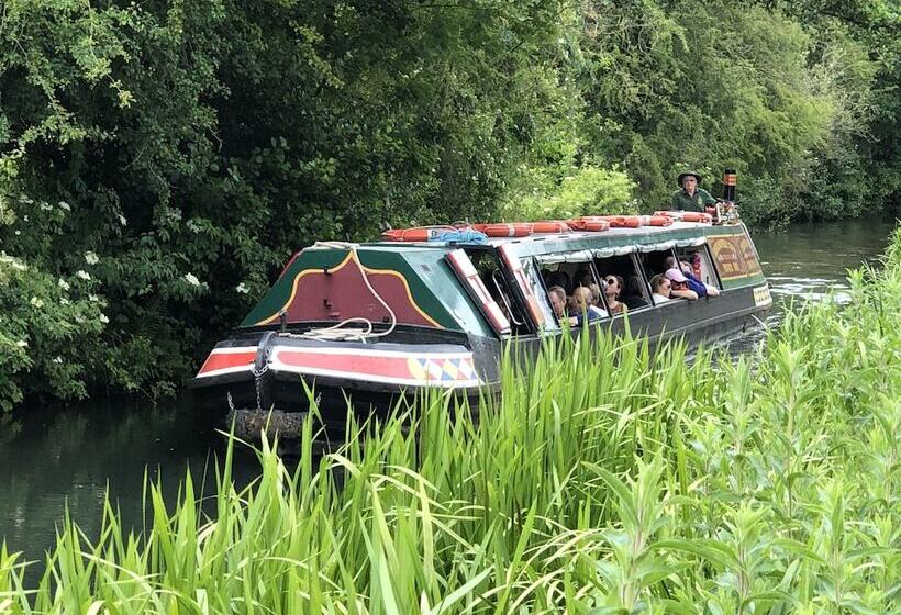 مبيت وإفطار The Old Station House