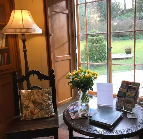 تختخواب و صبحانه Walker Ground Manor