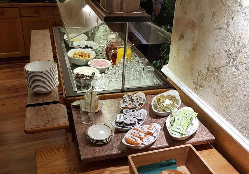 Welbeck Hotel & Apartments