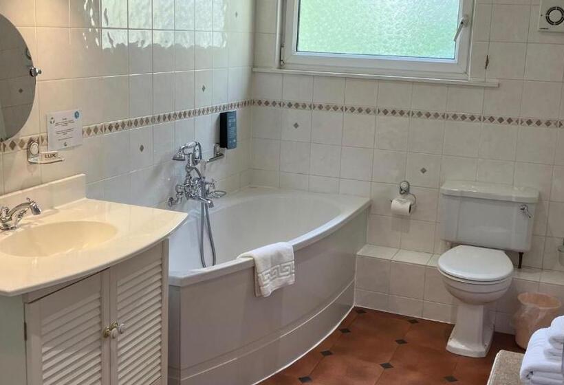 Welbeck Hotel & Apartments