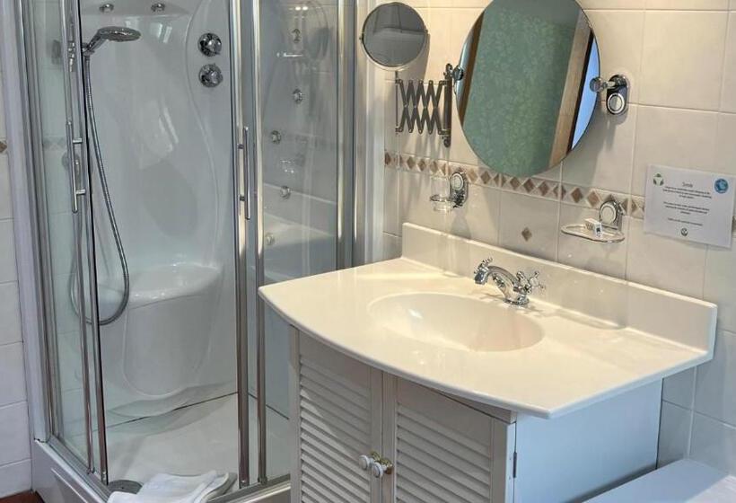 Welbeck Hotel & Apartments