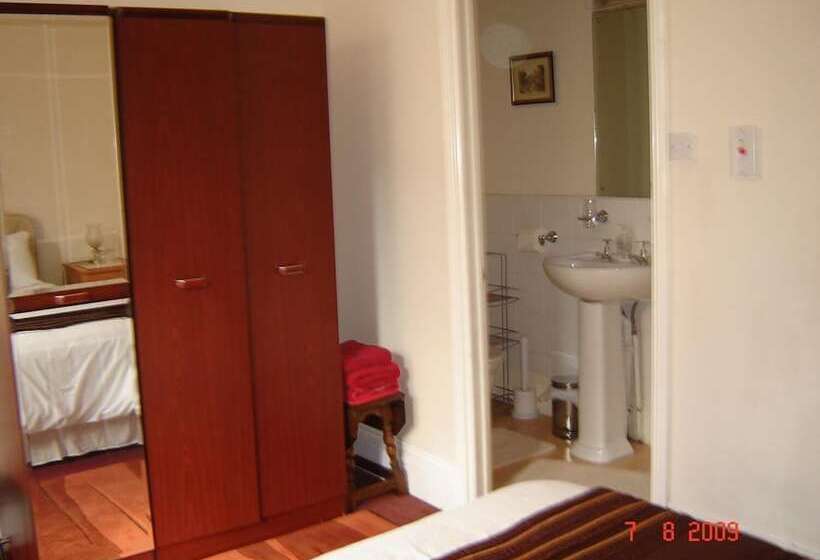 فندق صغير White House View Guest House