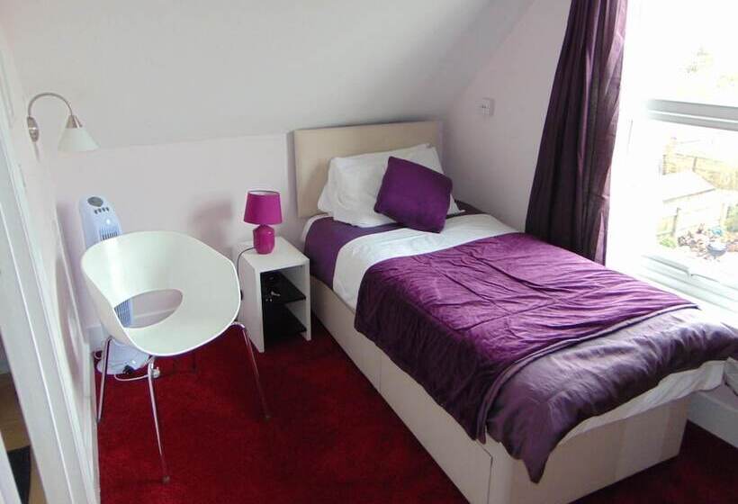 فندق صغير White House View Guest House