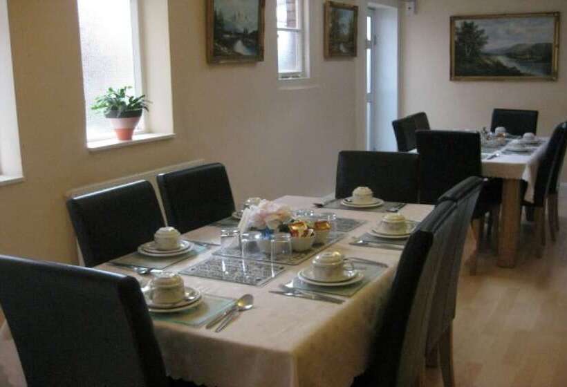 فندق صغير White House View Guest House