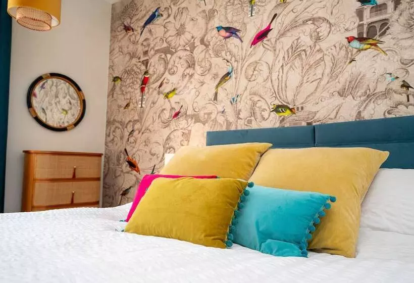 تختخواب و صبحانه Antrim House Guest Rooms & Suites