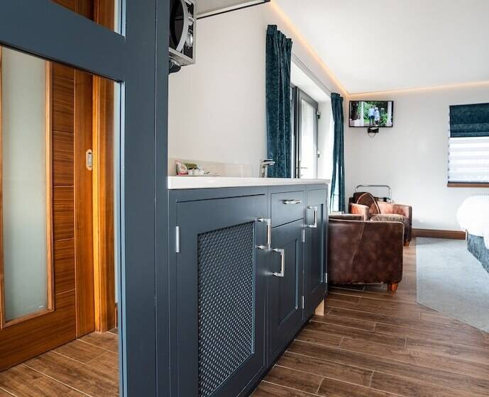 צימר Antrim House Guest Rooms & Suites