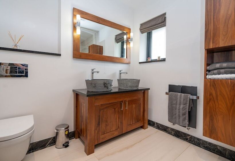 צימר Antrim House Guest Rooms & Suites